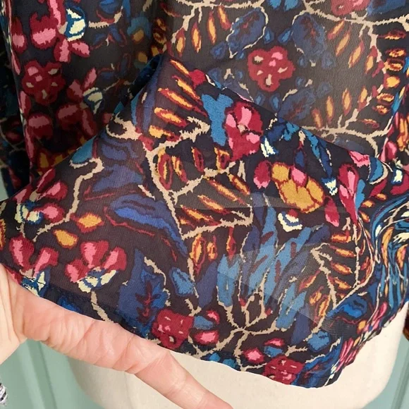 🌿CONVERSE sheer floral blouse with pleating detail and half button front - Picture 4 of 13